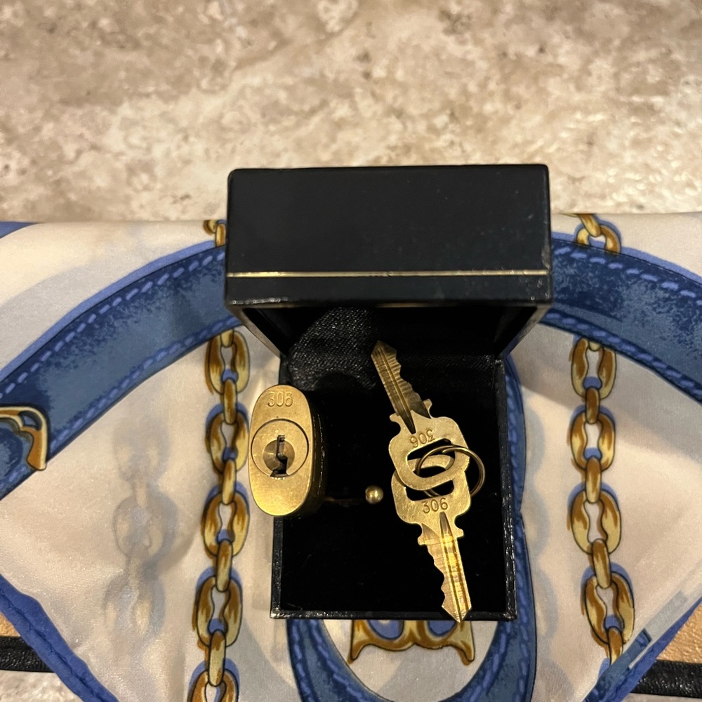 Louis Vuitton #306 lock and keys - Picture 3 of 3